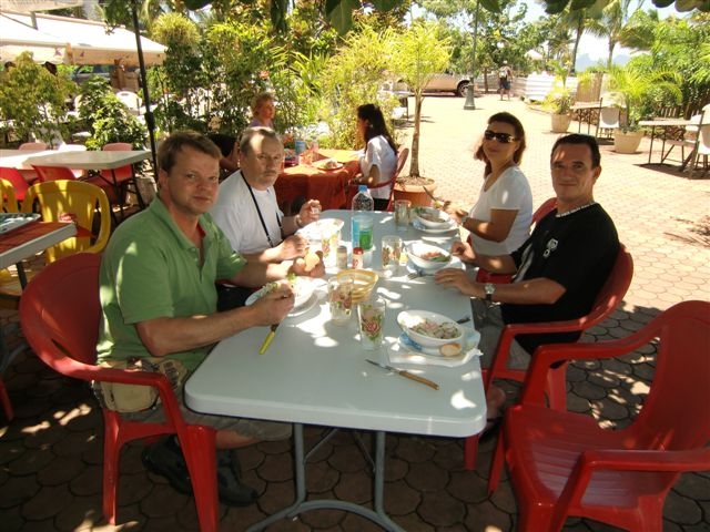 Papeete Uferpromenade DL5XU, DL1AWI, XYL von Phil, Phil FO8RZ